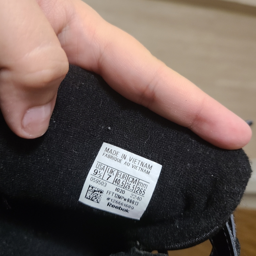 Sneakers - Picture 2 of 3